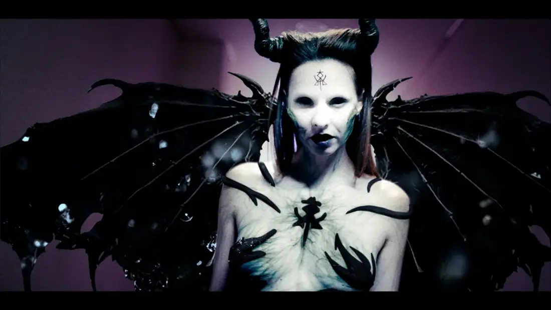 Anita Korosi as Nara with dark wings and horns